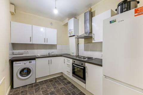 2 bedroom flat to rent, Gipsy Road London SE27
