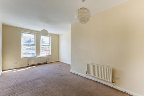 2 bedroom flat to rent, Gipsy Road London SE27