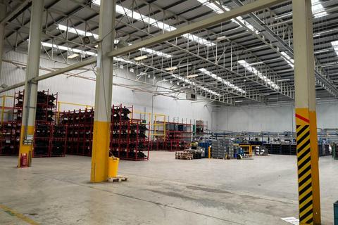 Distribution warehouse to rent, Egghill Droitwich WR9 9AB