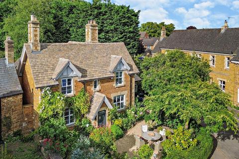 4 bedroom character property for sale, Cedar Street, Braunston, Rutland