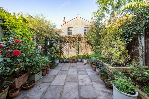 4 bedroom terraced house for sale, Shinfield Street, Shepherds Bush, London, W12