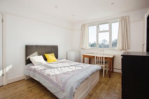 4 bedroom semi-detached house for sale, Cambridge Road, Harrow