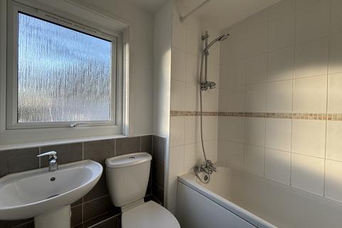 2 bedroom apartment to rent, Broomhill Crescent, NORTHAMPTON, NN3