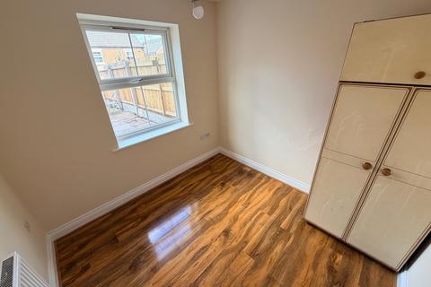 4 bedroom townhouse to rent, Creed Way, West Bromwich, B70
