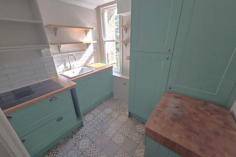 2 bedroom flat for sale, Flat 9 Highfield Hall, Fordingbridge, Hampshire, SP6 3BS
