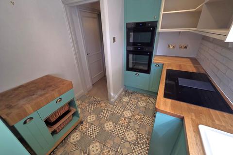 2 bedroom flat for sale, Flat 9 Highfield Hall, Fordingbridge, Hampshire, SP6 3BS