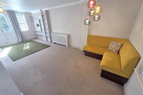 2 bedroom flat for sale, Flat 9 Highfield Hall, Fordingbridge, Hampshire, SP6 3BS