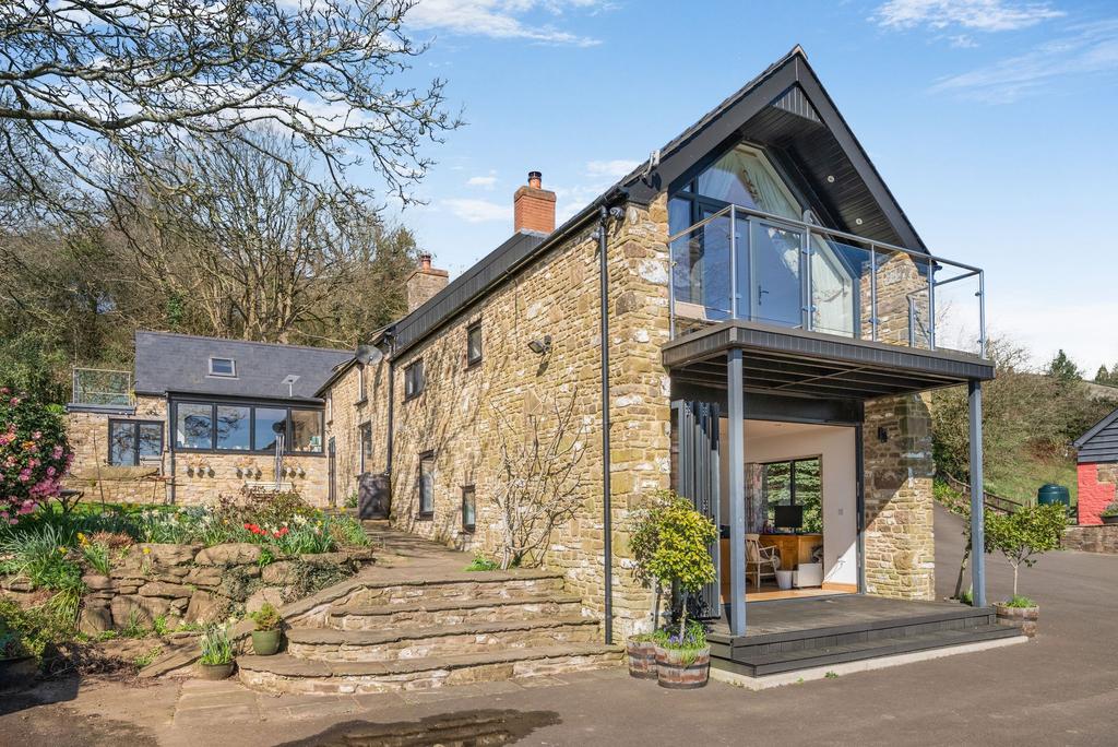 6 bedroom detached house for sale