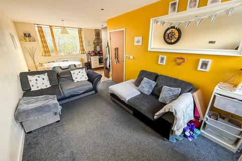 3 bedroom townhouse for sale, The Carriages, Off Gobowen Road, Oswestry