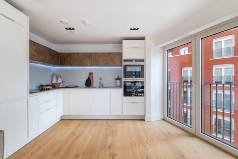 2 bedroom flat for sale, Keybridge, Exchange Gardens, London, SW8