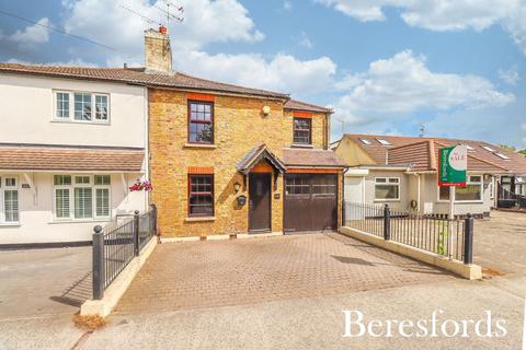 St. Marys Lane, Upminster, RM14