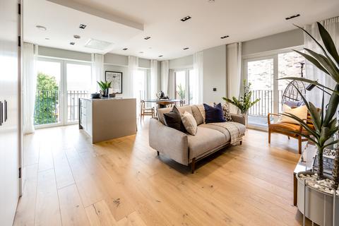 2 bedroom flat for sale, Keybridge, Exchange Gardens, London, SW8