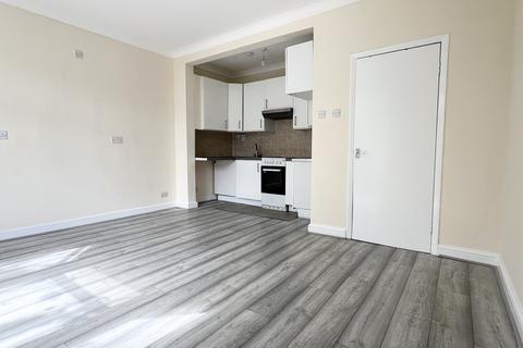 3 bedroom flat to rent, Clarence Road, Enfield, EN3