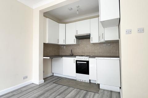 3 bedroom flat to rent, Clarence Road, Enfield, EN3