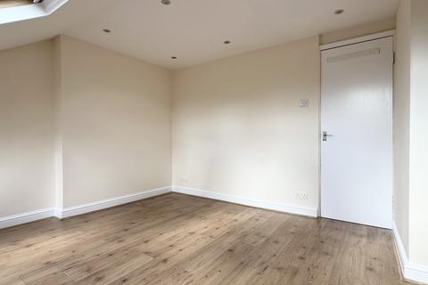 3 bedroom flat to rent, Clarence Road, Enfield, EN3