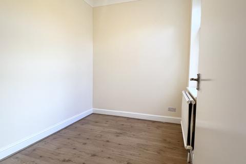 3 bedroom flat to rent, Clarence Road, Enfield, EN3