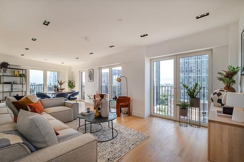 2 bedroom flat for sale, Keybridge, Exchange Gardens, London, SW8