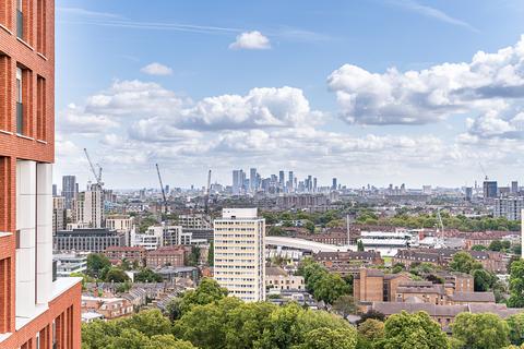 2 bedroom flat for sale, Keybridge, Exchange Gardens, London, SW8