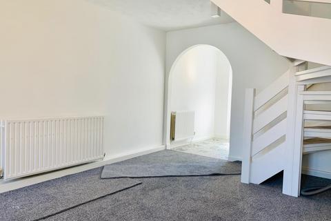 2 bedroom end of terrace house to rent, Elsham Close, LINCOLN