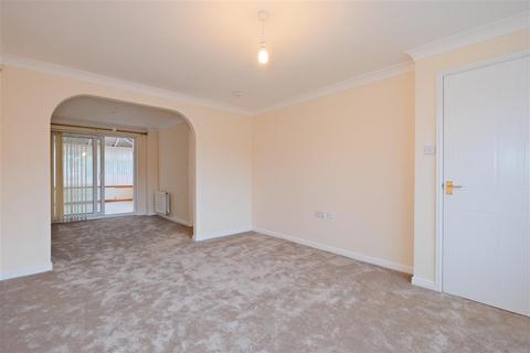 3 bedroom detached house to rent, Lochmaben Road, Gartcosh