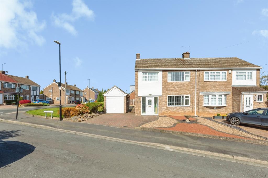 3 bedroom semi-detached house for sale