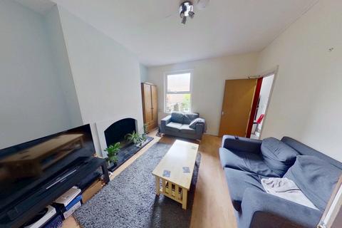 3 bedroom terraced house to rent, 30 Woodborough Road, Nottingham, NG3 1AZ
