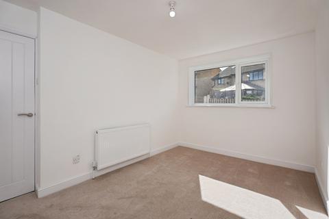 3 bedroom terraced house for sale, Thornes Park, Brighouse, West Yorkshire, HD6