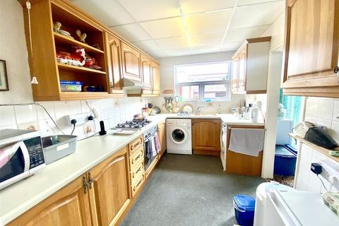 3 bedroom semi-detached house for sale, Canterbury Avenue, Southend-On-Sea