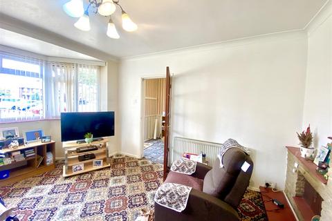 3 bedroom semi-detached house for sale, Canterbury Avenue, Southend-On-Sea