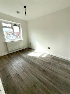 1 bedroom in a house share to rent, Eric Street, London
