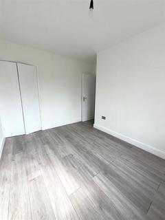 1 bedroom in a house share to rent, Eric Street, London