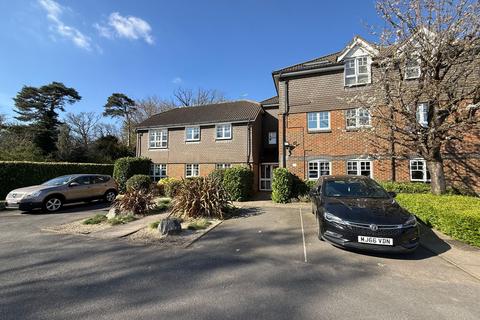 2 bedroom flat for sale, Colham Road, Uxbridge, UB8