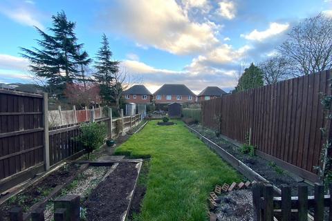 3 bedroom semi-detached house to rent, Newbury Lane, Oldbury, B69