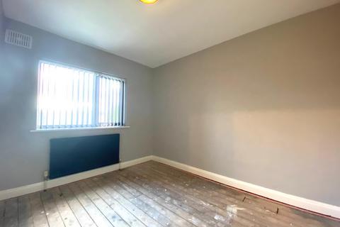 3 bedroom semi-detached house to rent, Newbury Lane, Oldbury, B69