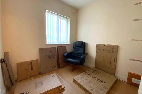 3 bedroom semi-detached house to rent, Newbury Lane, Oldbury, B69