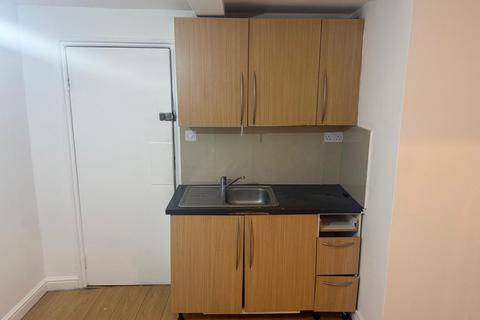 Studio to rent, Barnabas Road, London E9
