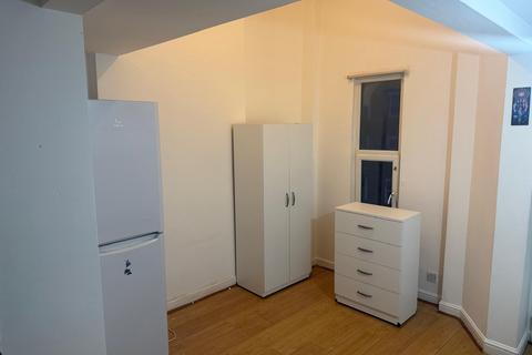 Studio to rent, Barnabas Road, London E9