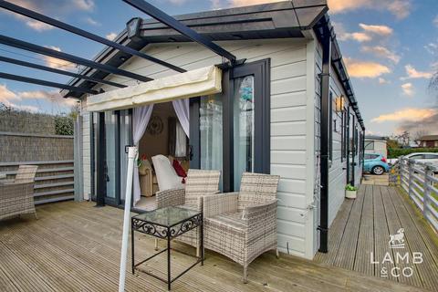 2 bedroom mobile home for sale, Leisure Glades Park, St Osyth CO16