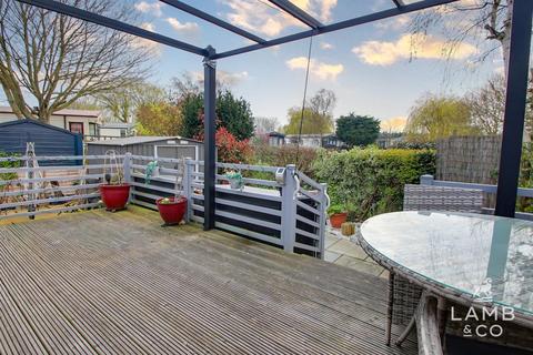 2 bedroom mobile home for sale, Leisure Glades Park, St Osyth CO16