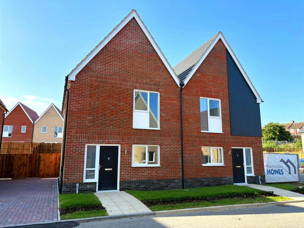 Kiln Crescent, Harwich CO12 3 bed semi-detached house for sale - £274,995