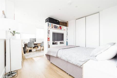 Studio to rent, Papermill House, Romford, RM1