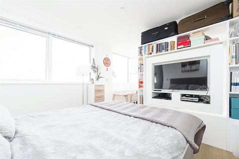 Studio to rent, Papermill House, Romford, RM1