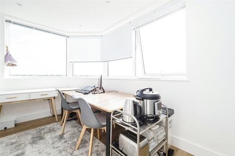 Studio to rent, Papermill House, Romford, RM1