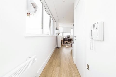 Studio to rent, Papermill House, Romford, RM1