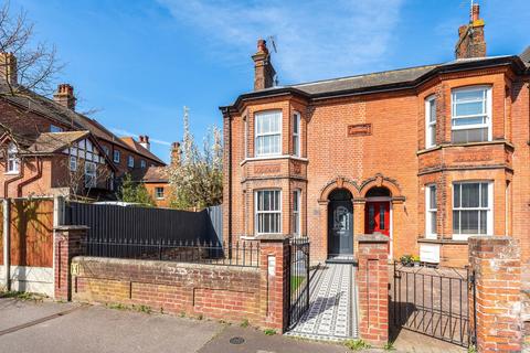 4 bedroom semi-detached house for sale, London Road South, Lowestoft