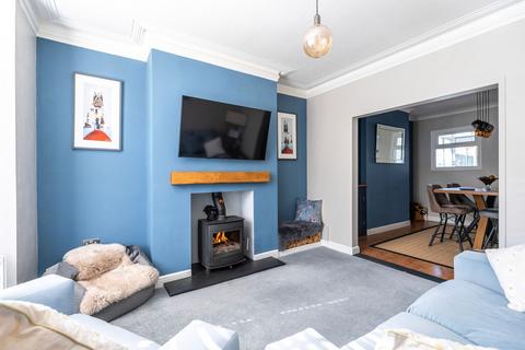 4 bedroom semi-detached house for sale, London Road South, Lowestoft