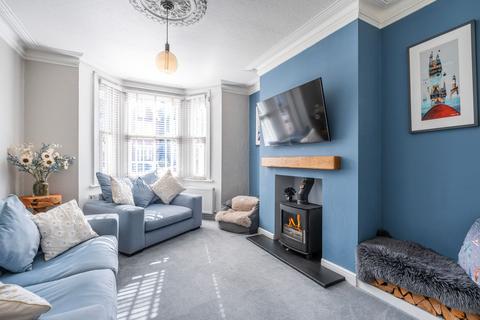 4 bedroom semi-detached house for sale, London Road South, Lowestoft