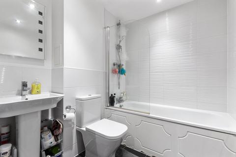 1 bedroom flat to rent, Oldchurch Road, Romford, RM7