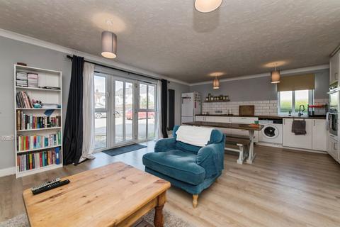 2 bedroom ground floor flat for sale, Retail Park Close, Exeter