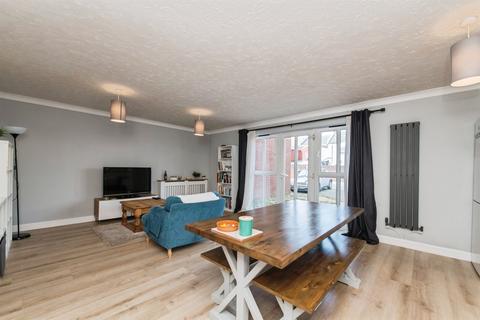 2 bedroom ground floor flat for sale, Retail Park Close, Exeter